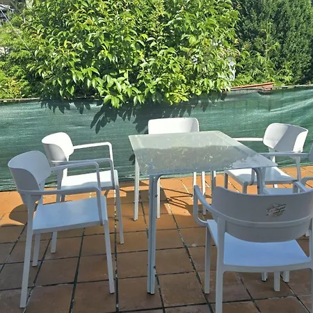 Casona Junto Al Narcea بيت للعطل